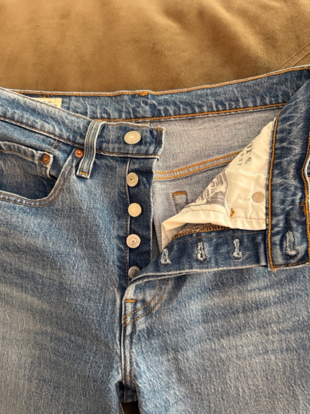 Levi's 501s skinny Jeans in Light Blue Wash - Picture 11 of 12